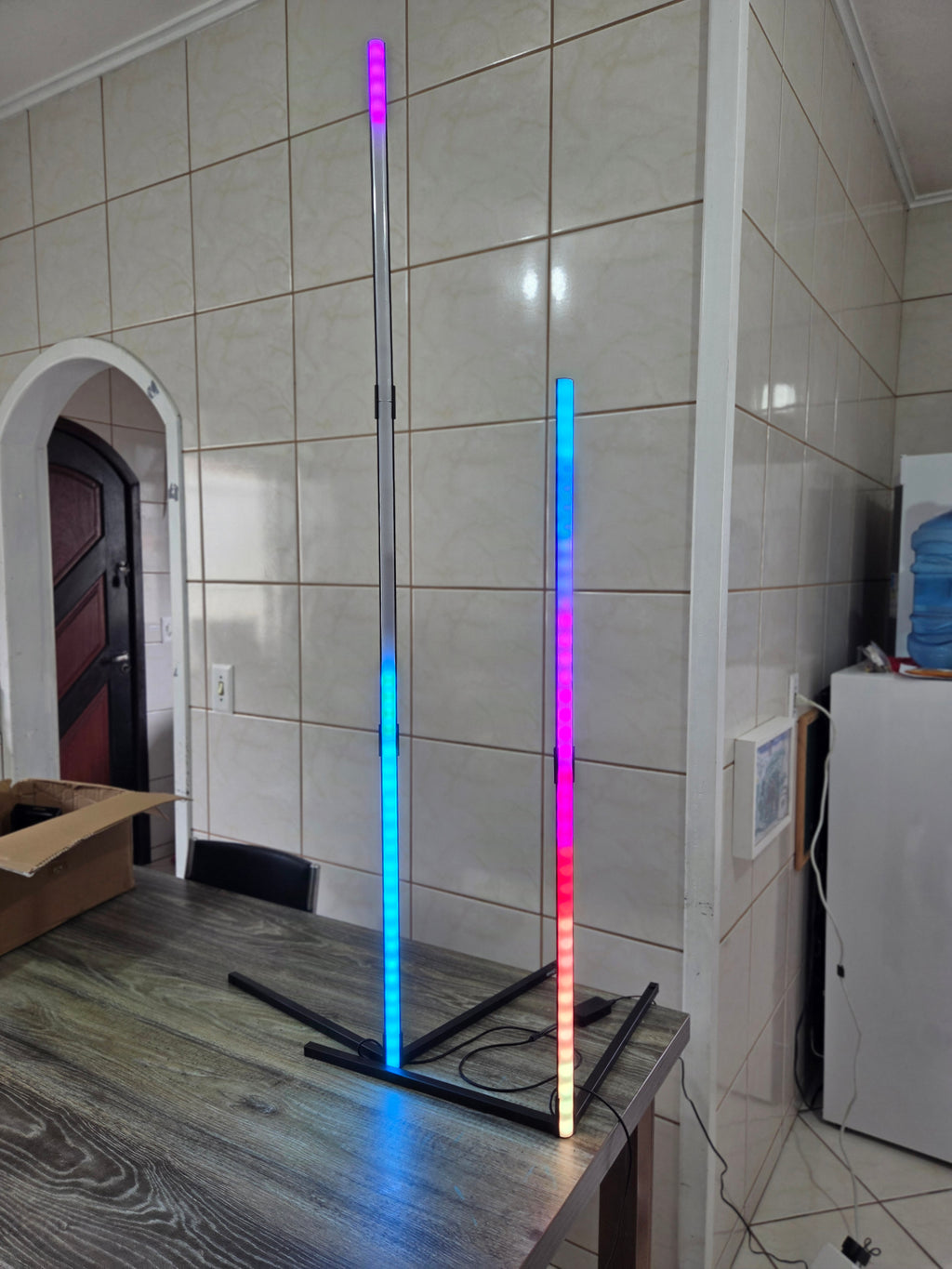 KIT 2 LUMINÁRIAS DE PISO LED RGB INTELIGENTE SMART COLOR COM 1M E 1.40M.JPG