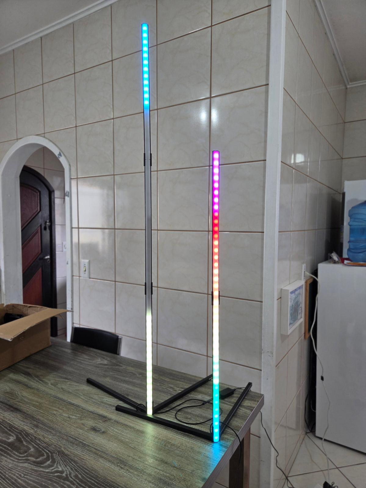 KIT 2 LUMINÁRIAS DE PISO LED RGB INTELIGENTE SMART COLOR COM 1M E 1.40M.JPG